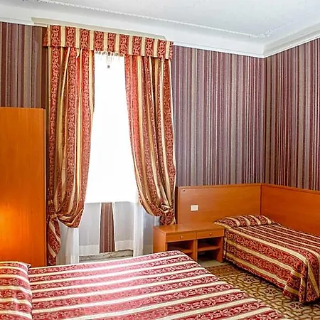 Emmaus Hotel 3*
