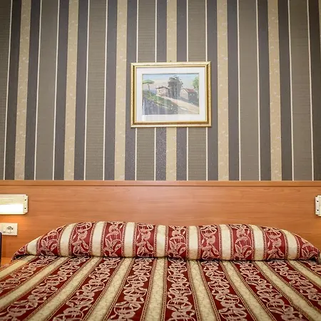 호텔 엠마우스 3*