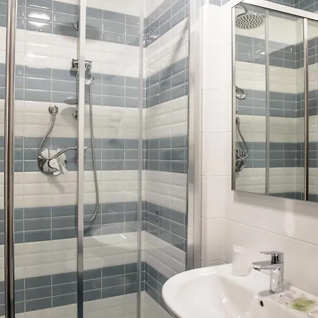 Hotell Emmaus 3*